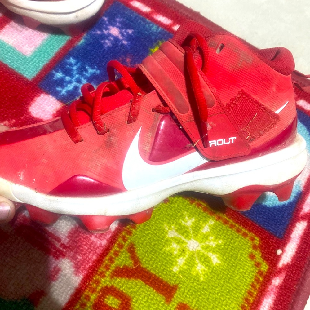 Red Nike Mike Trout Size 4.5 Youth Baseball Cleats